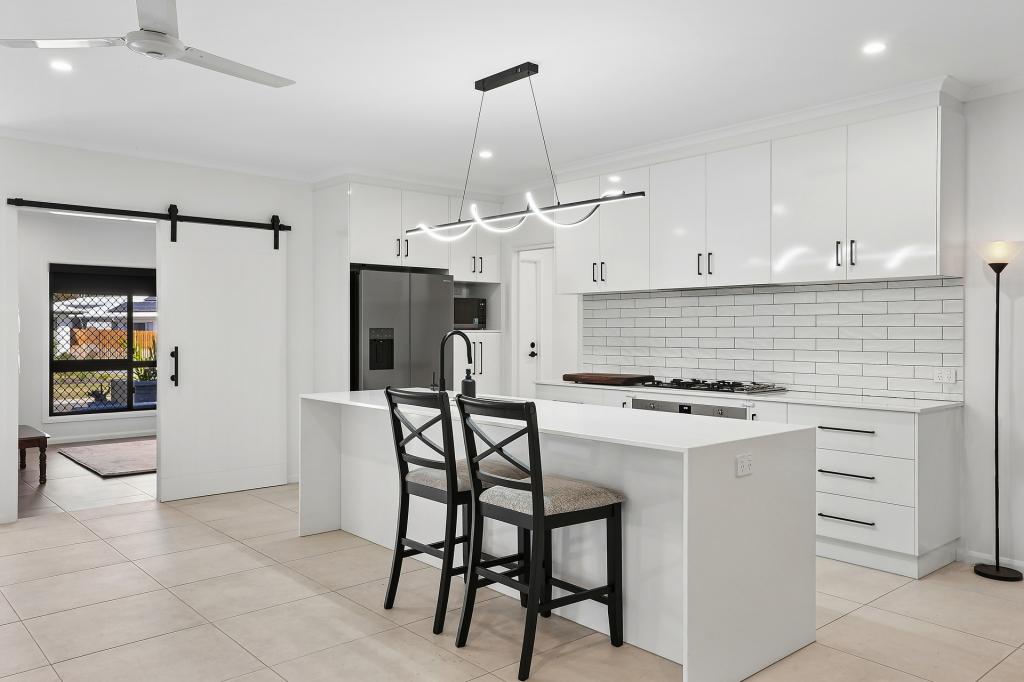 8 SEASHELL PL, BUSHLAND BEACH, QLD 4818