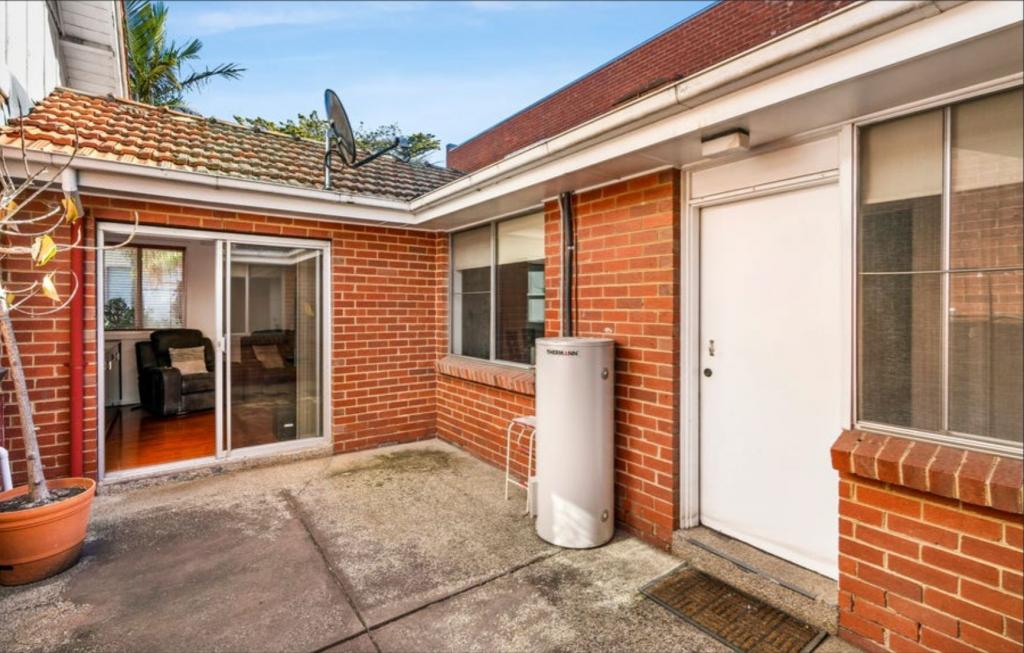 16A BLENHEIM ST, GLENROY, VIC 3046