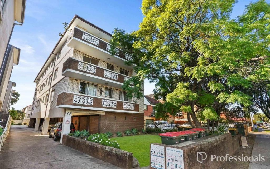 2/70 HAMILTON RD, FAIRFIELD, NSW 2165