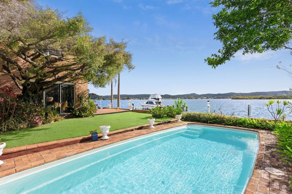 98 HELMSMAN BVD, ST HUBERTS ISLAND, NSW 2257