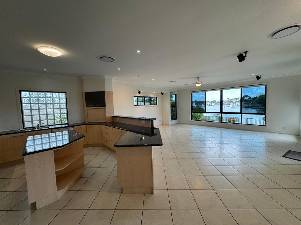 74 COSMOS AVE, BANKSIA BEACH, QLD 4507