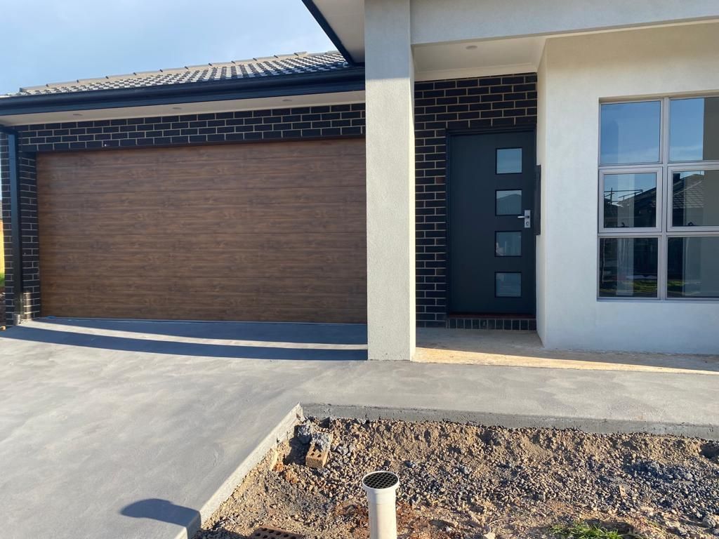 13 Restful Way, Rockbank, VIC 3335