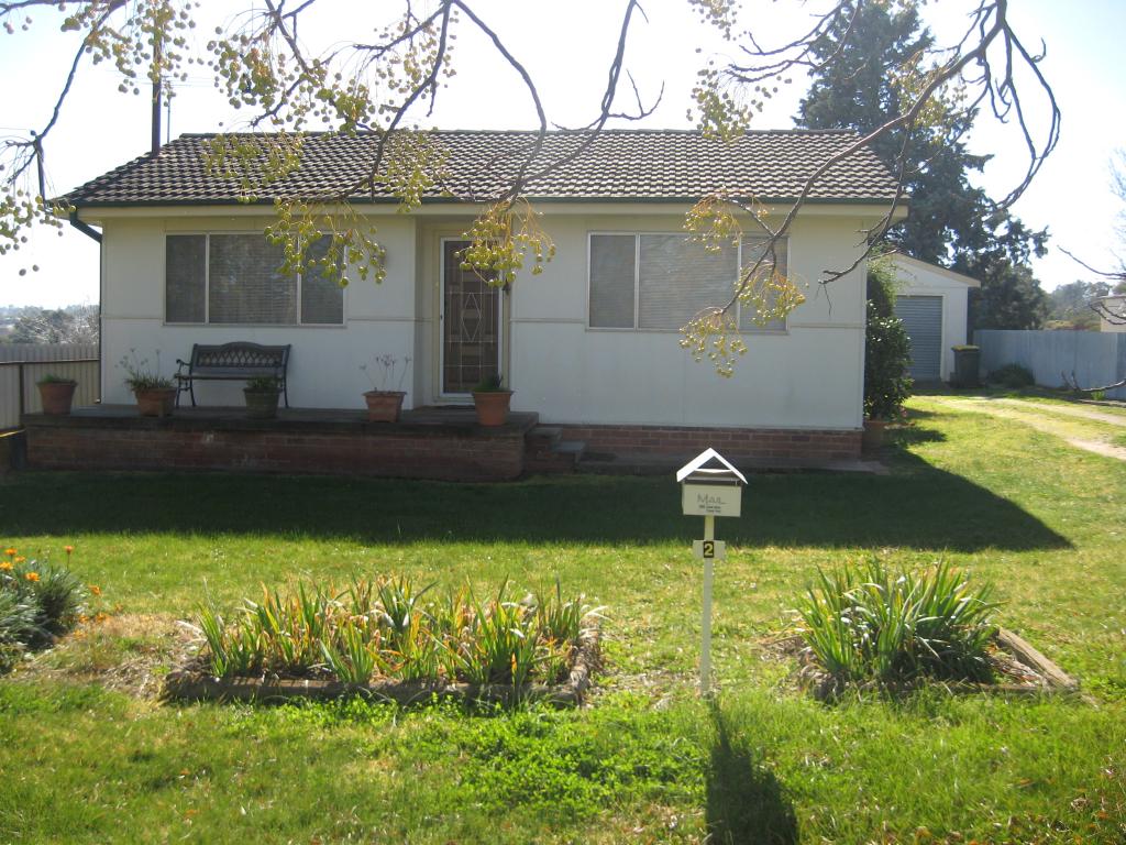 2 Lachlan Cl, Young, NSW 2594