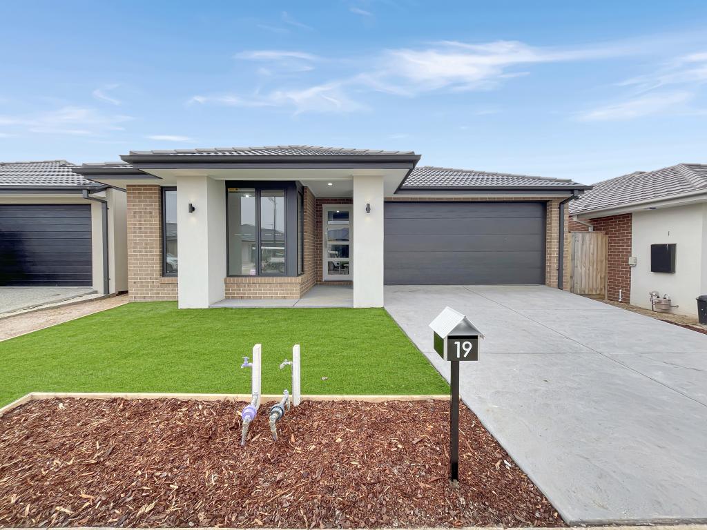 19 DELORAINE ST, ARMSTRONG CREEK, VIC 3217