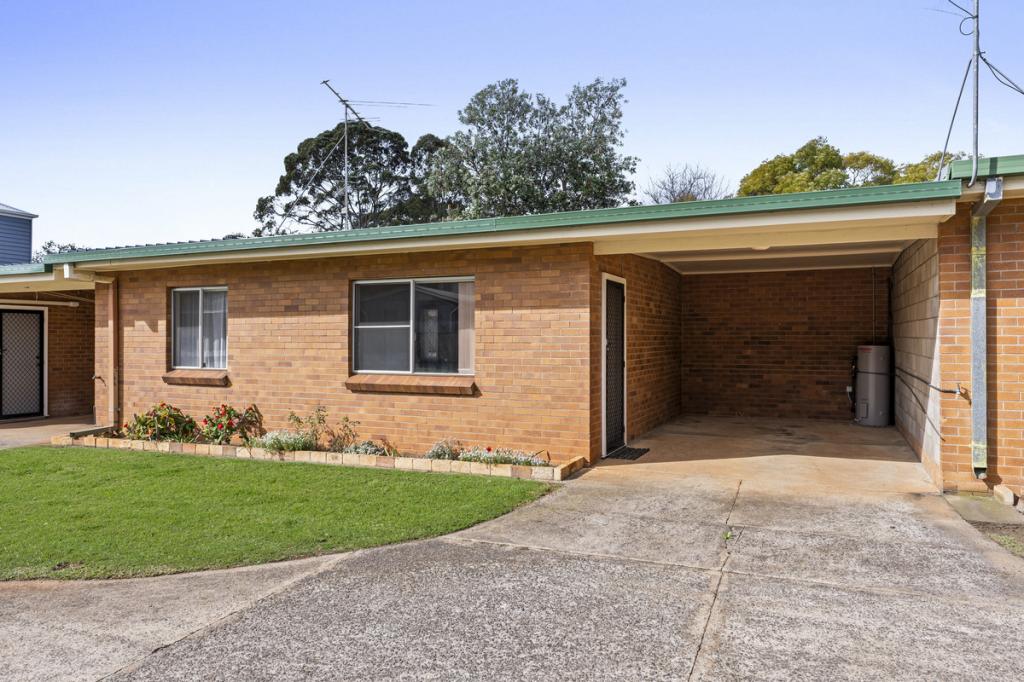 2/285 James St, Newtown, QLD 4350