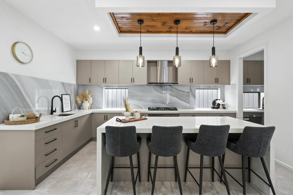 636 HOGANS RD, TARNEIT, VIC 3029