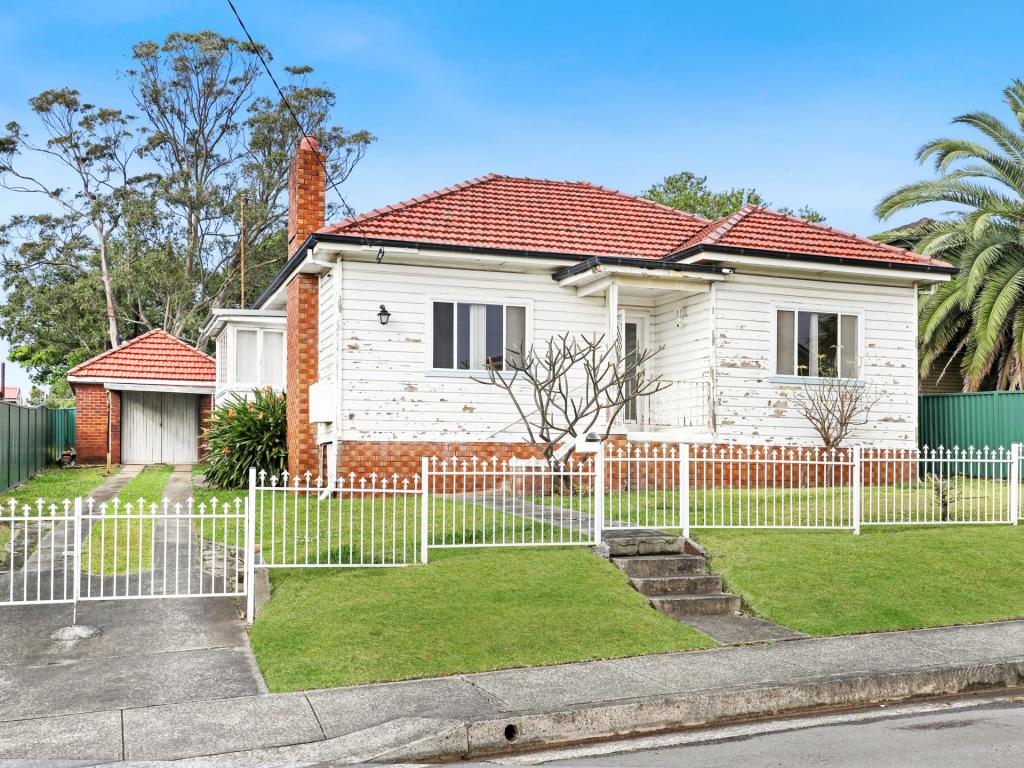 13 Heaslip St, Coniston, NSW 2500