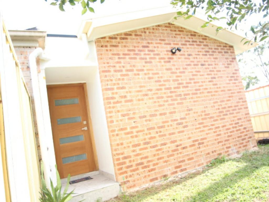 40 A WOOD LARK PL, GLENFIELD, NSW 2167