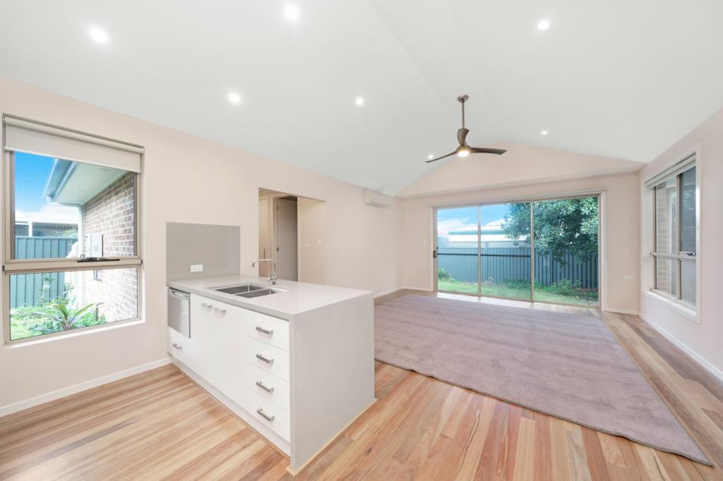 1/18 DOWNSHIRE PDE, CHESTER HILL, NSW 2162
