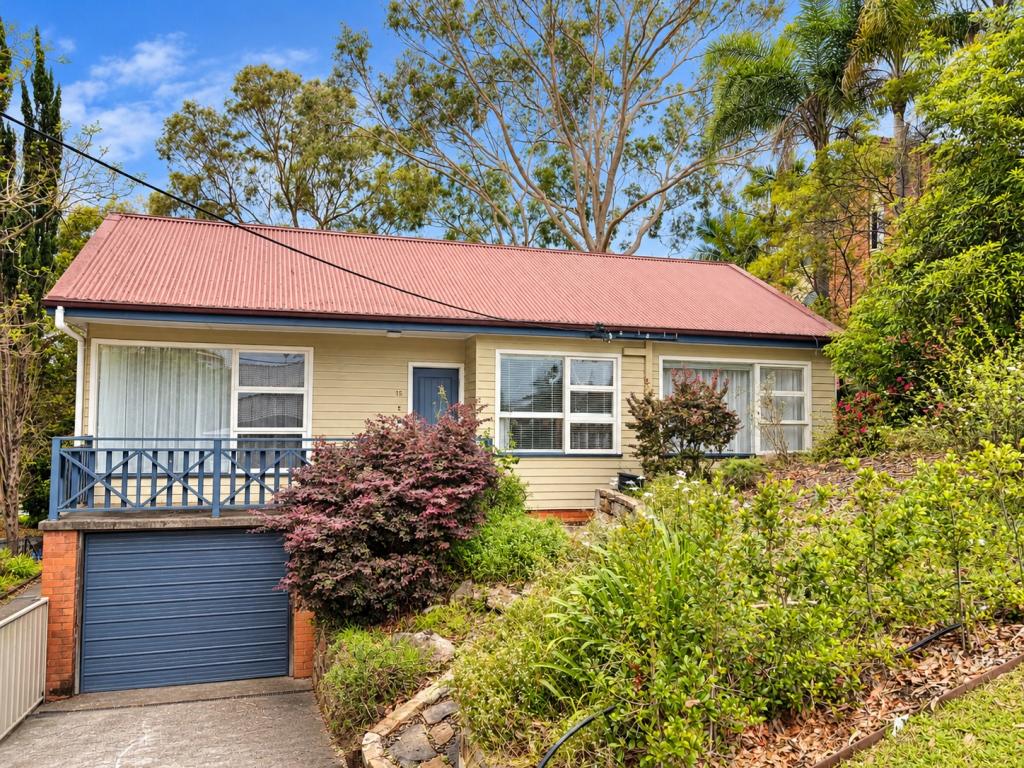 15 Charlton St, Eleebana, NSW 2282