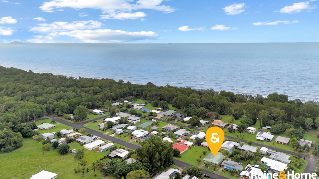 12 SASSAFRAS ST, BRAMSTON BEACH, QLD 4871