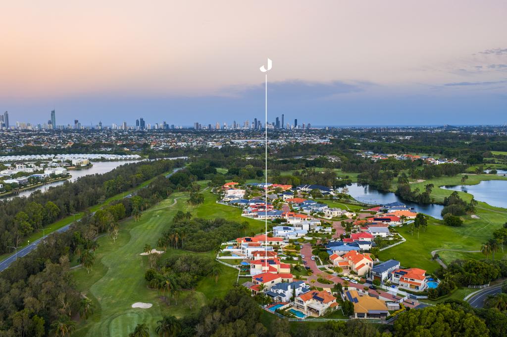 8 Meadowlake Dr, Carrara, QLD 4211