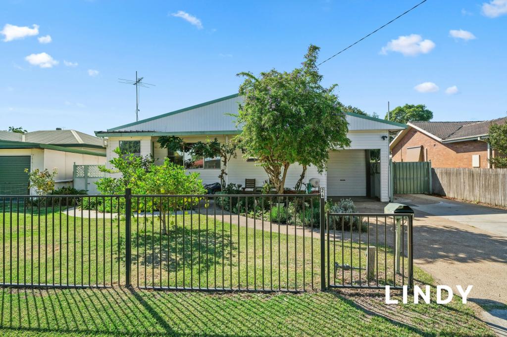 24 HOWE ST, SINGLETON, NSW 2330