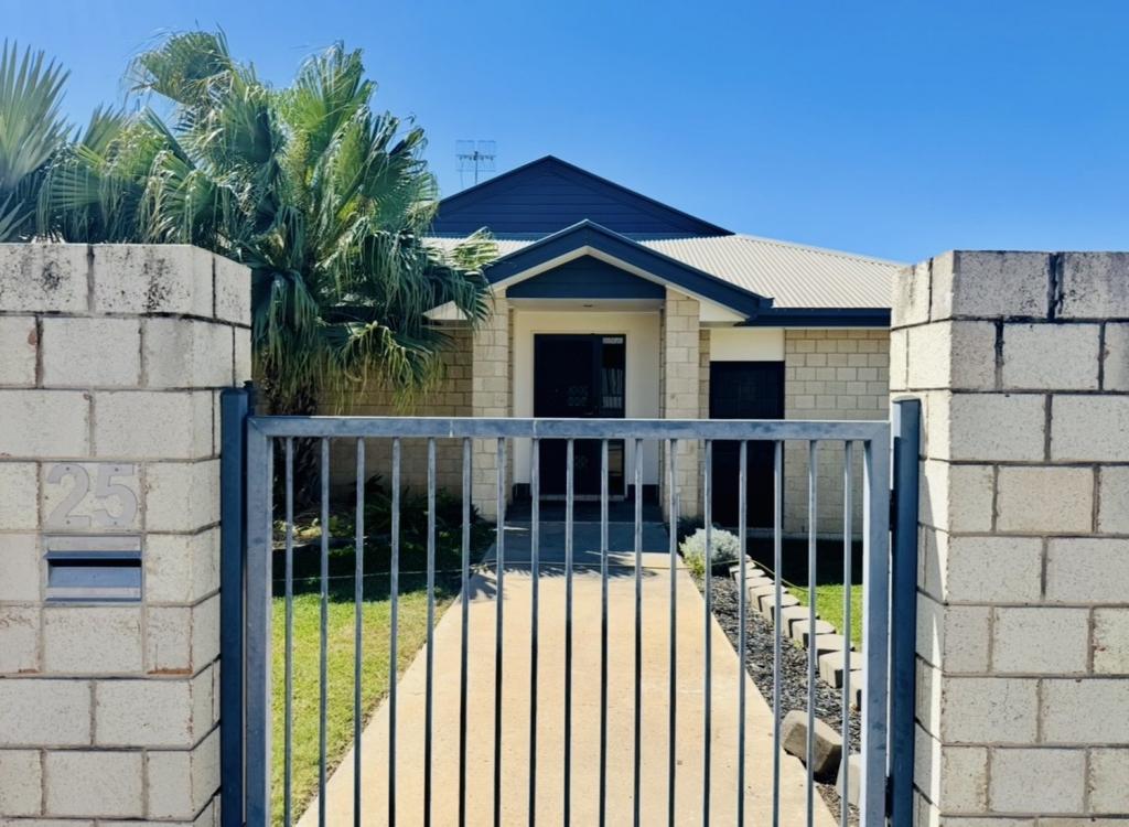 25 MACPHERSON ST, MORANBAH, QLD 4744
