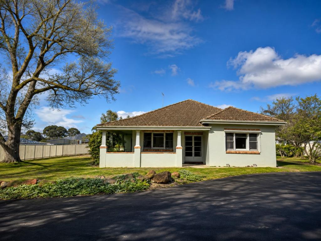 13 WATSON ST, CASTLEMAINE, VIC 3450