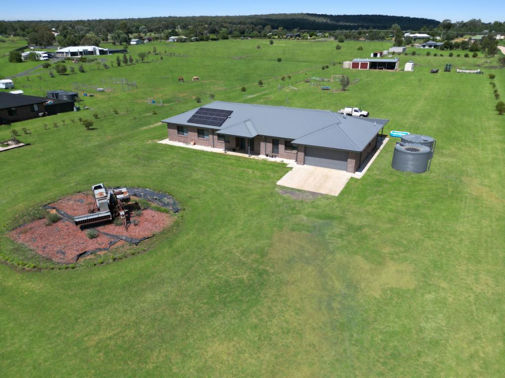 8 SAFFRON CL, GUNNEDAH, NSW 2380