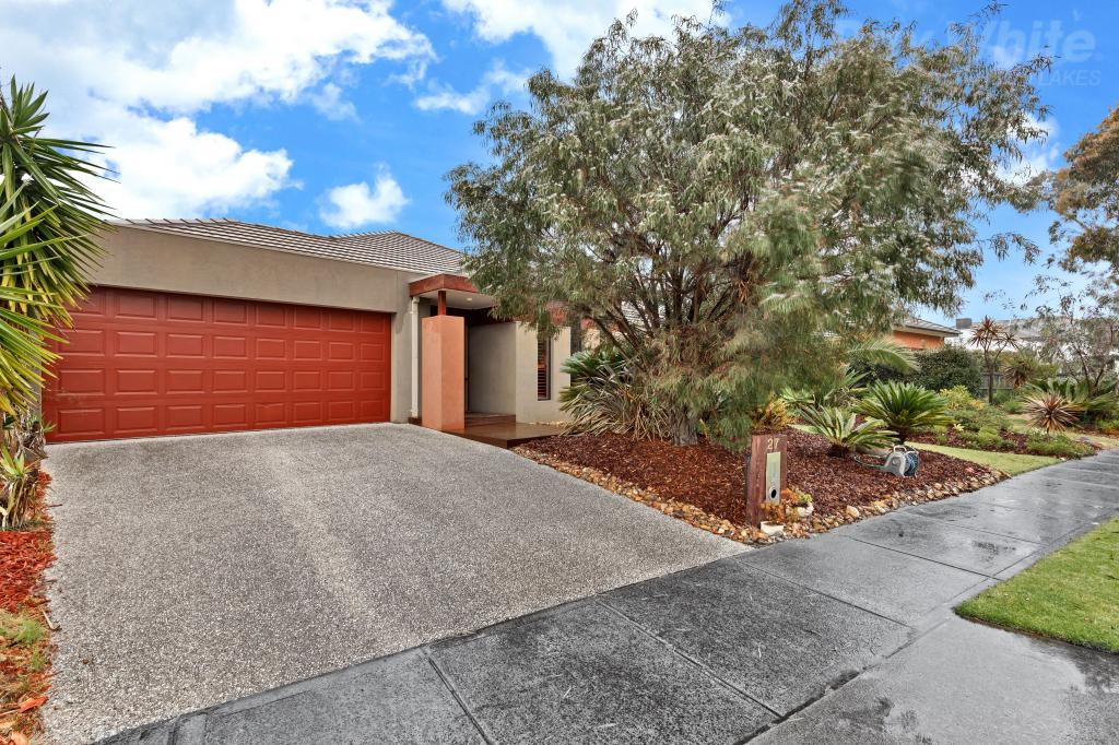 27 COORONG CIR, WATERWAYS, VIC 3195