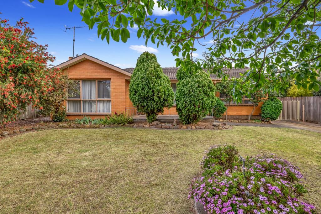 2 LORRAINE PL, BACCHUS MARSH, VIC 3340