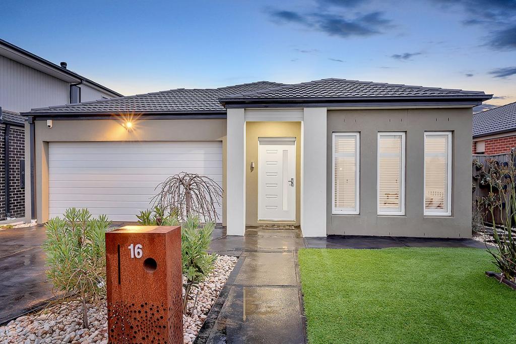 16 WILLSMERE WAY, MICKLEHAM, VIC 3064