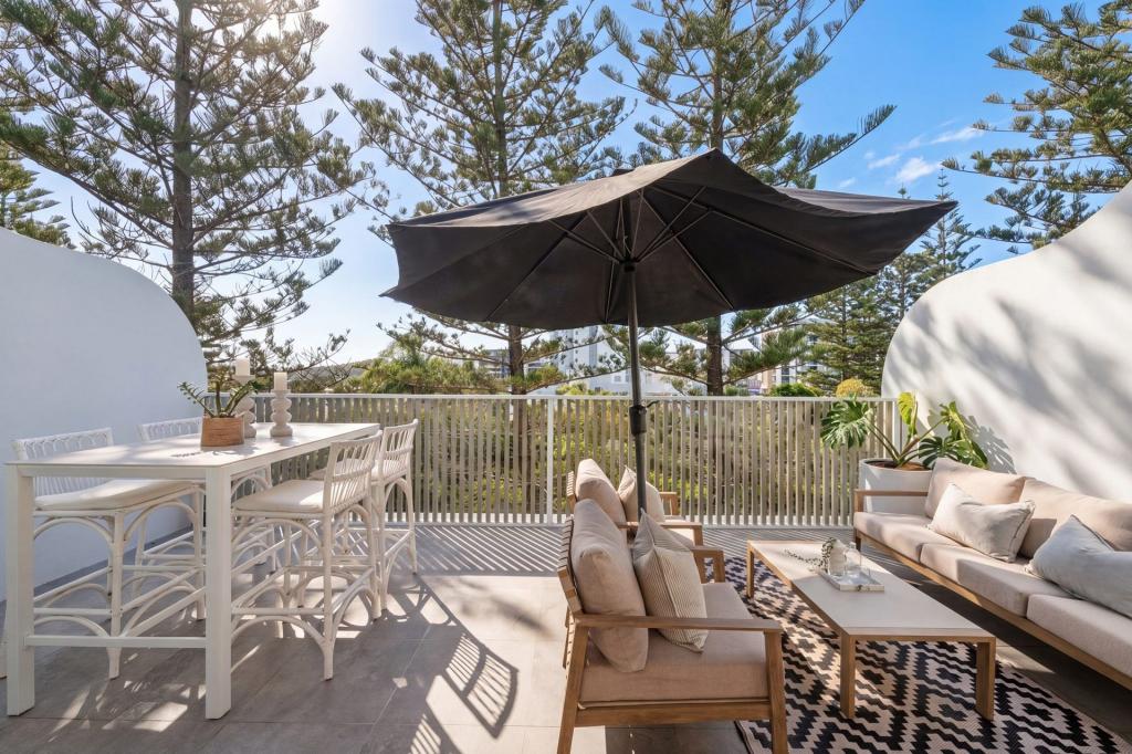 4/2 Twenty Second Ave, Palm Beach, QLD 4221