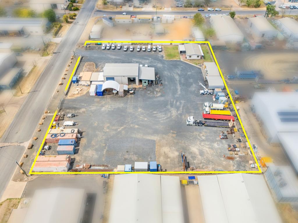27-33 INDUSTRIAL DR, EMERALD, QLD 4720