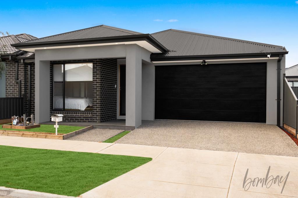 33 MYRTLEFORD ST, WOLLERT, VIC 3750