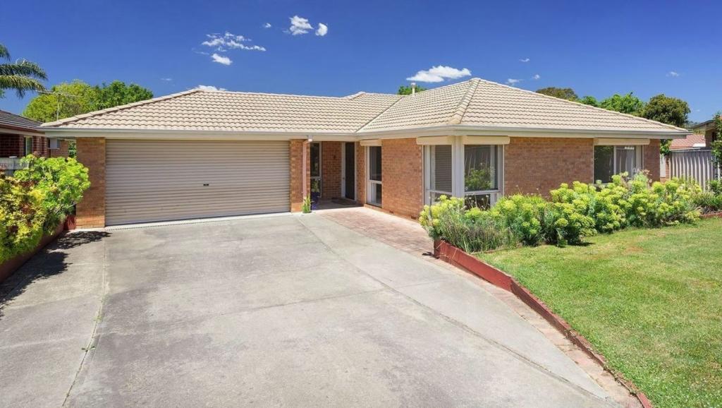 8 Whitehall Ct, West Wodonga, VIC 3690