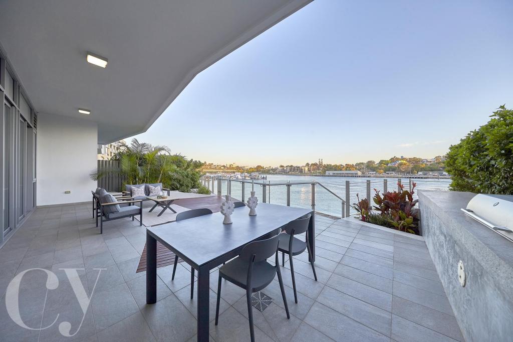 5/2 DOEPEL ST, NORTH FREMANTLE, WA 6159