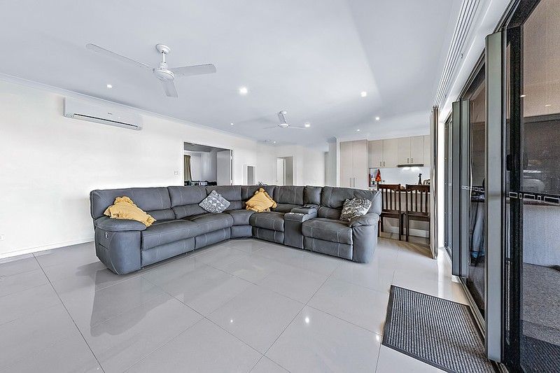 2 Companion Way, Cannonvale, QLD 4802