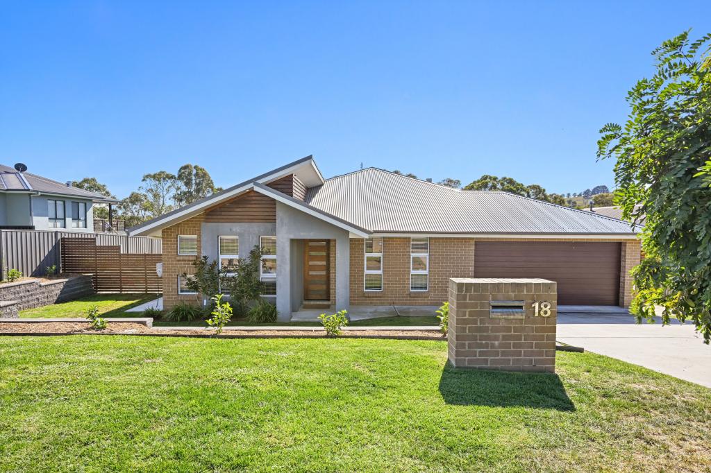 18 Johnston Cres, Blayney, NSW 2799