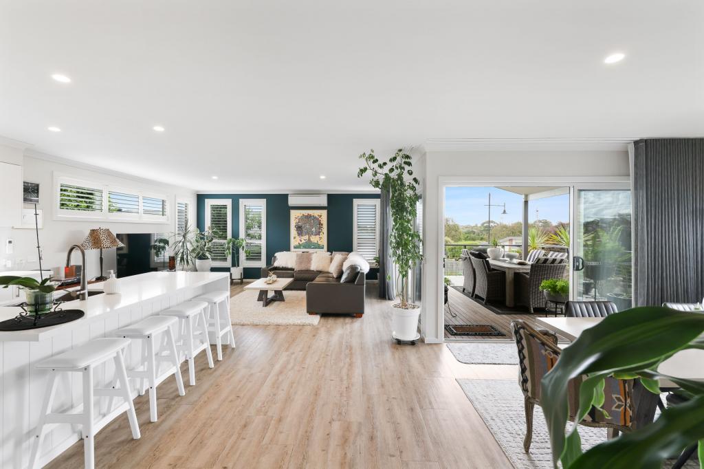 17 Dunes Rd, Cowes, VIC 3922