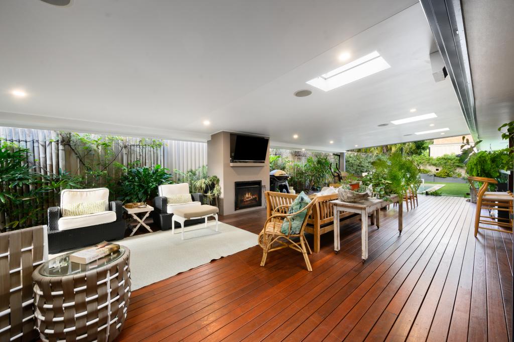 1 Flinders Ct, Paradise Point, QLD 4216