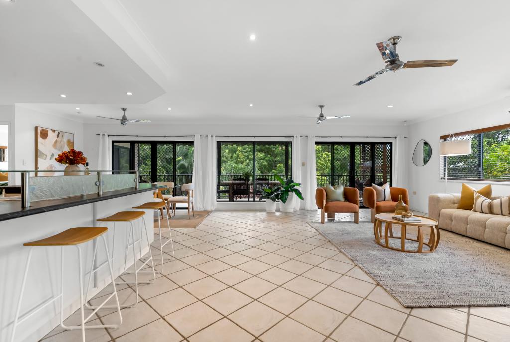 32 Daphne Dr, Redlynch, QLD 4870