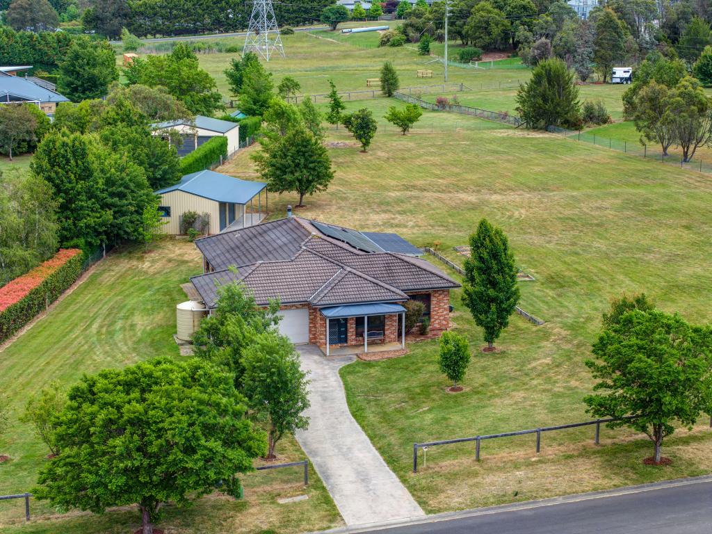 16 Woodside Dr, Moss Vale, NSW 2577