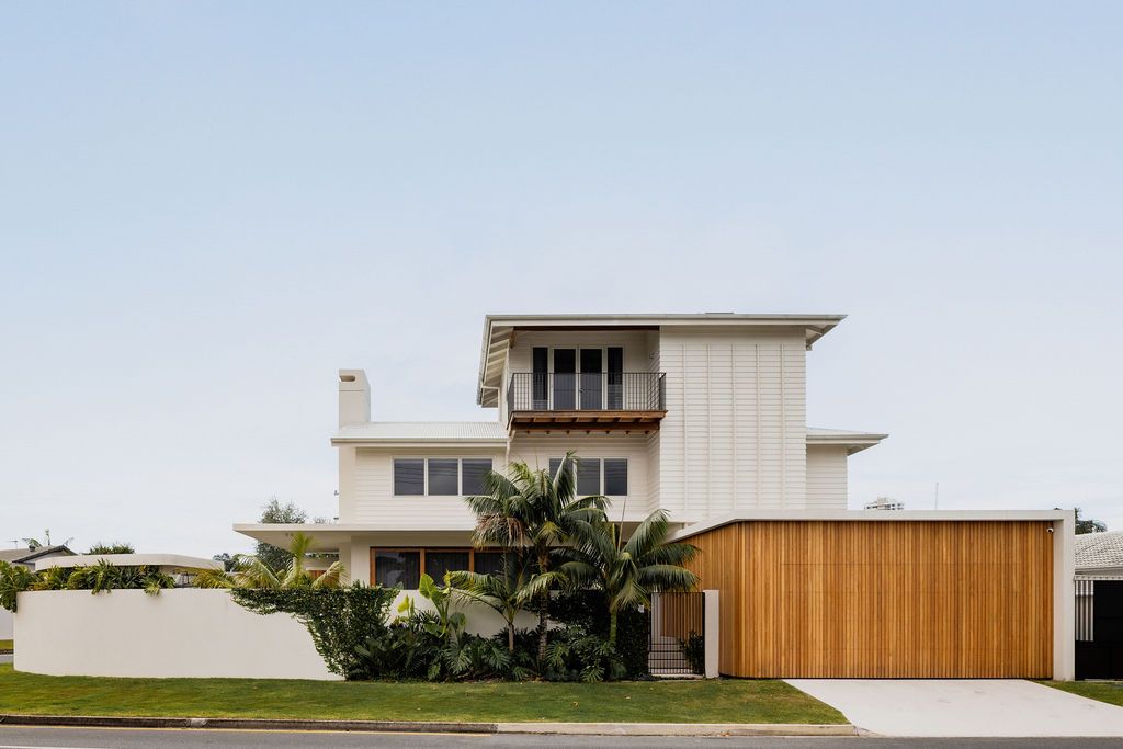61 BURLEIGH ST, BURLEIGH WATERS, QLD 4220