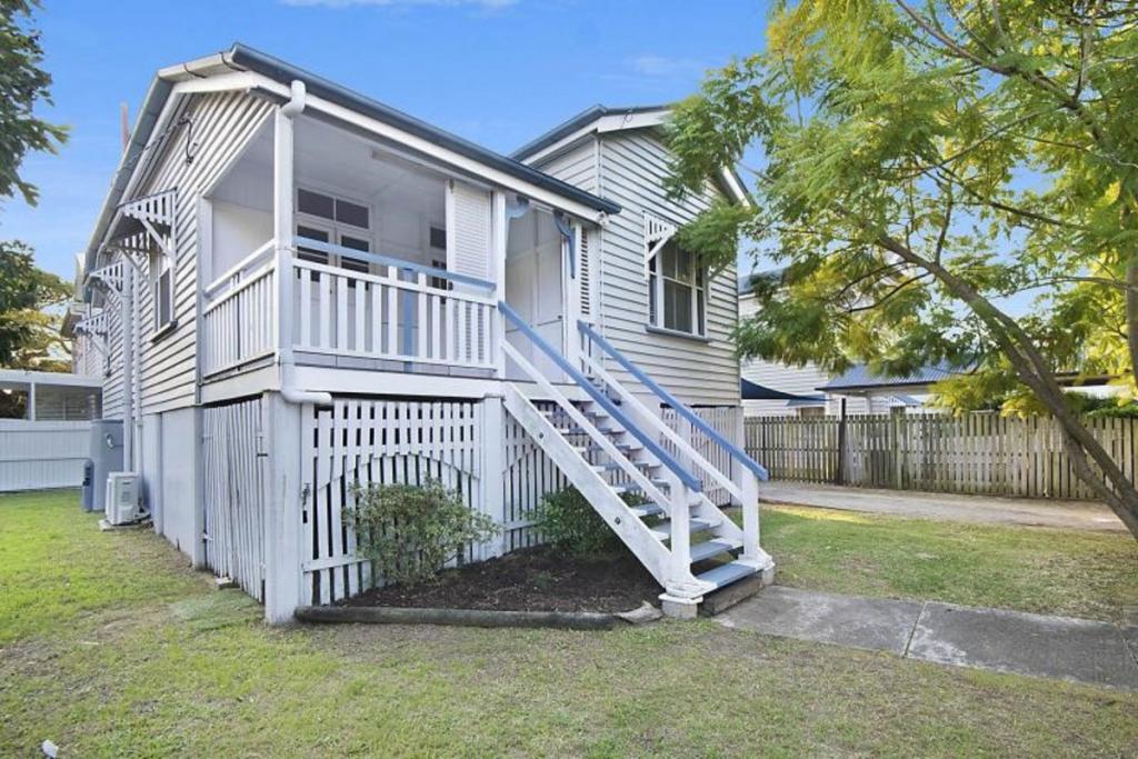 72 Alma Rd, Clayfield, QLD 4011