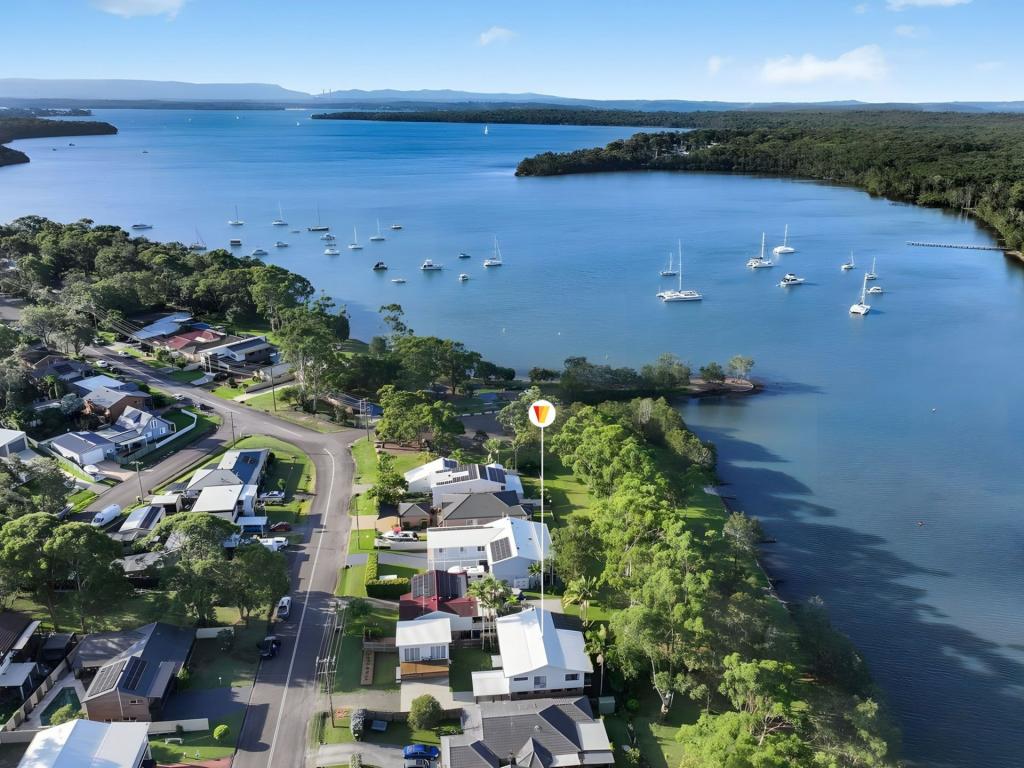 62 & 62a Lloyd Ave, Chain Valley Bay, NSW 2259