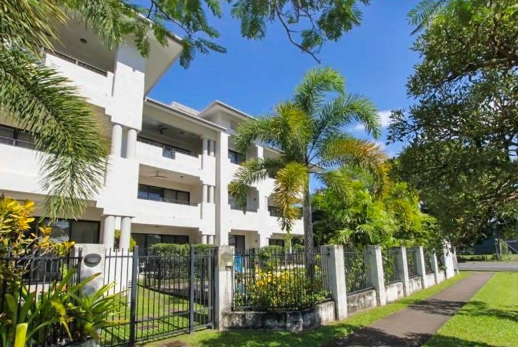11/15-21 Clare St, Parramatta Park, QLD 4870