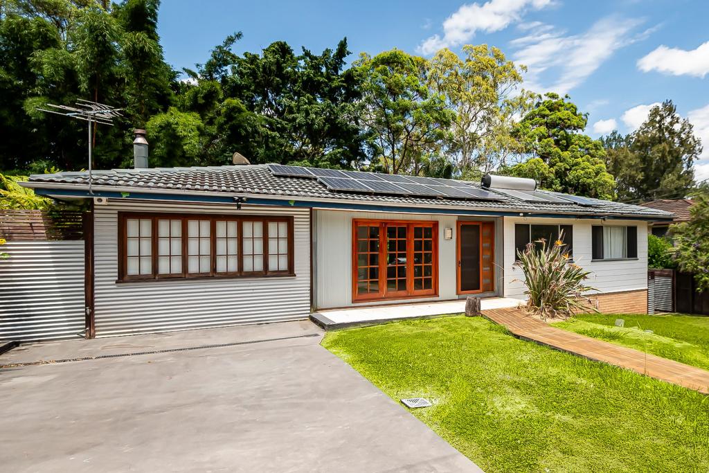 4 Juanita Gr, Springwood, QLD 4127