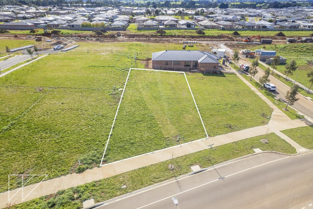 66 PARAMOUNT DR, WARRAGUL, VIC 3820