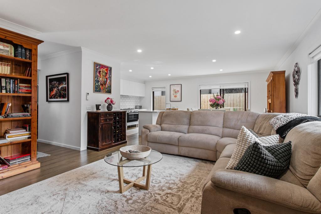 2/27 Shakespeare Ave, Mooroolbark, VIC 3138