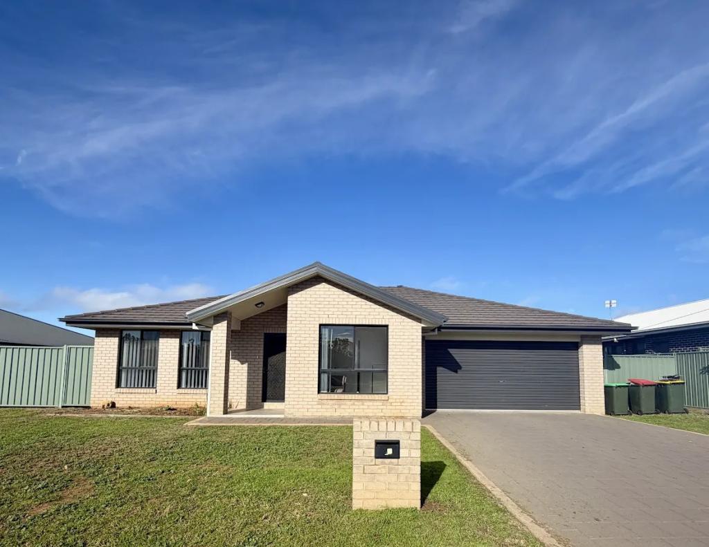 5 MAGNOLIA BVD, DUBBO, NSW 2830