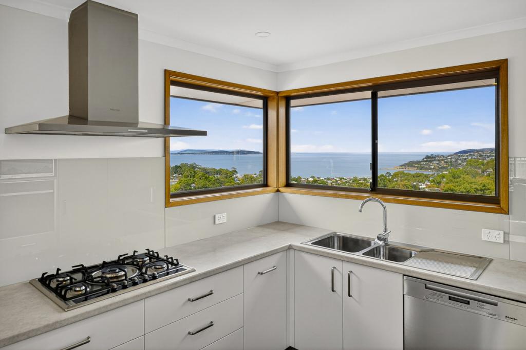 11 Emerald Ct, Blackmans Bay, TAS 7052