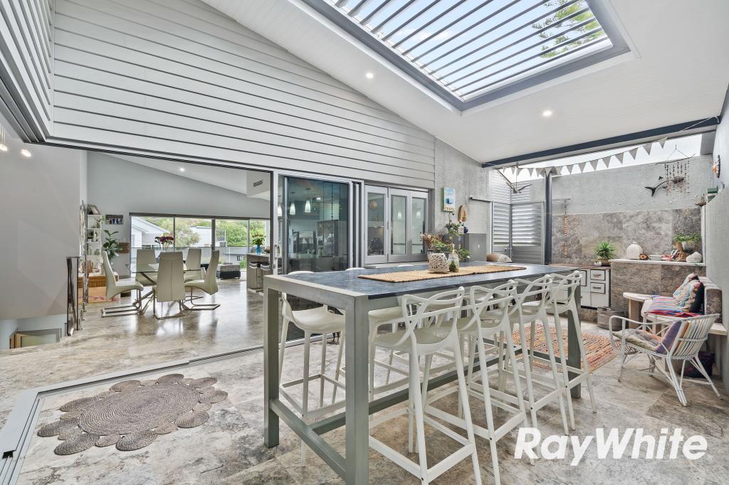 18a Valley Rd, Halls Head, WA 6210