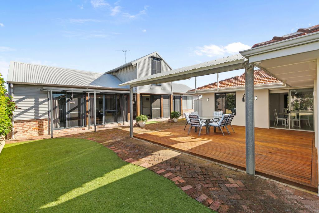 33 ARMYTAGE WAY, HILLARYS, WA 6025