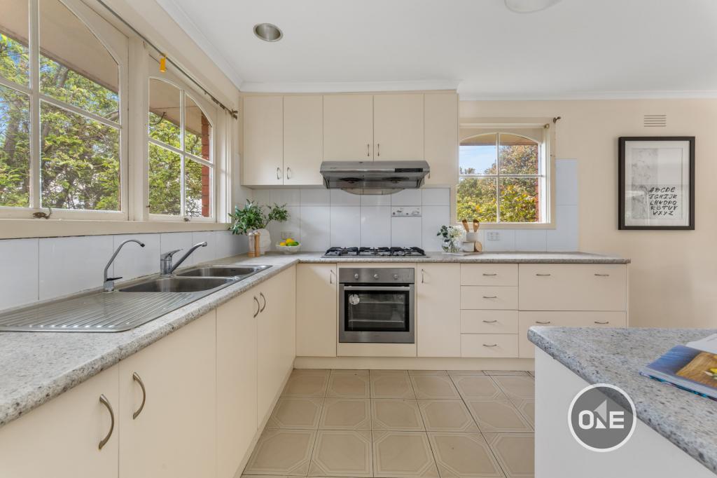 104 VIEW MOUNT RD, WHEELERS HILL, VIC 3150