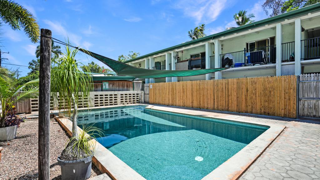 6/102-104 WISTARIA ST, HOLLOWAYS BEACH, QLD 4878