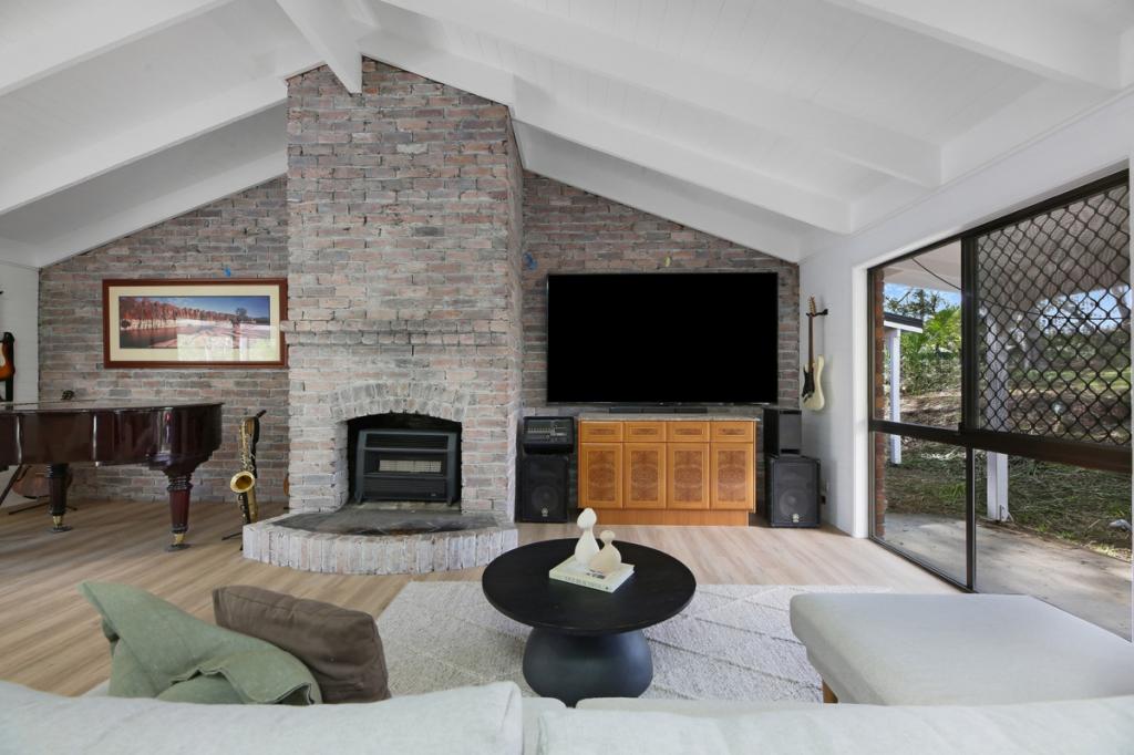 151 Simpsons Rd, Elanora, QLD 4221