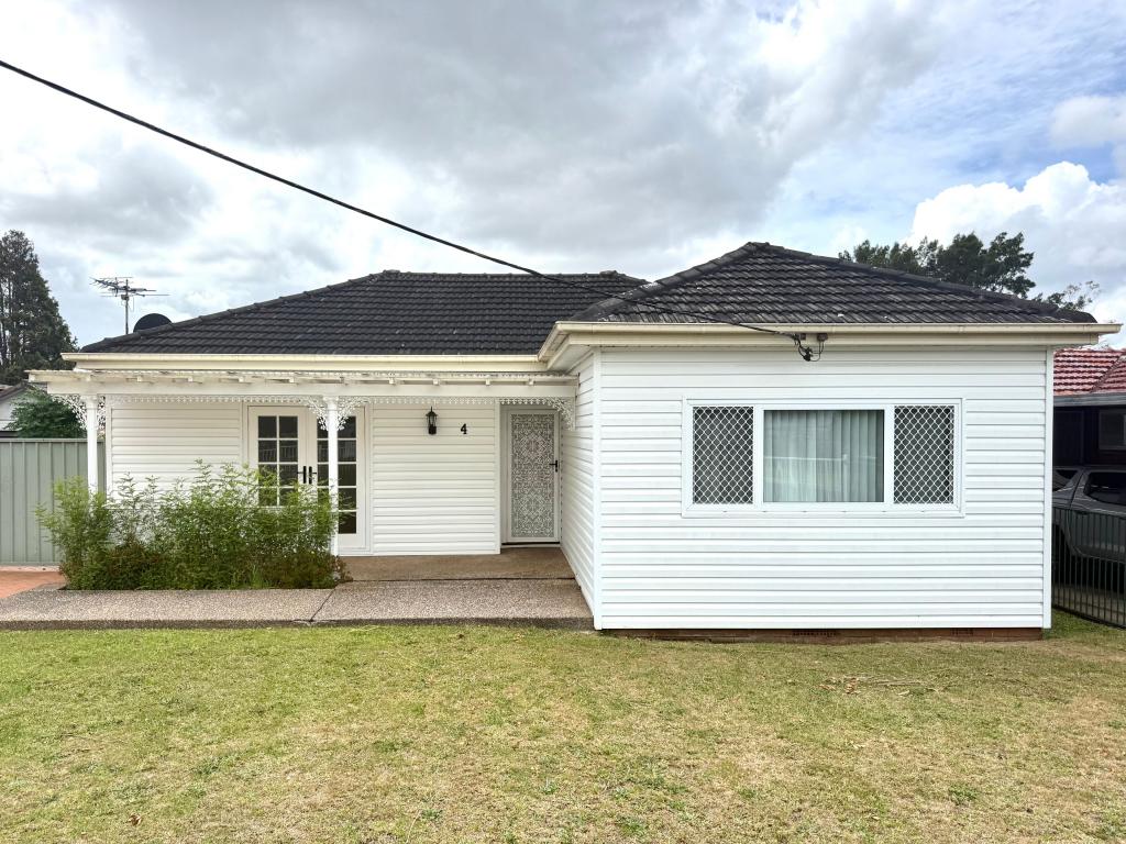 4 Alexander Cres, Macquarie Fields, NSW 2564