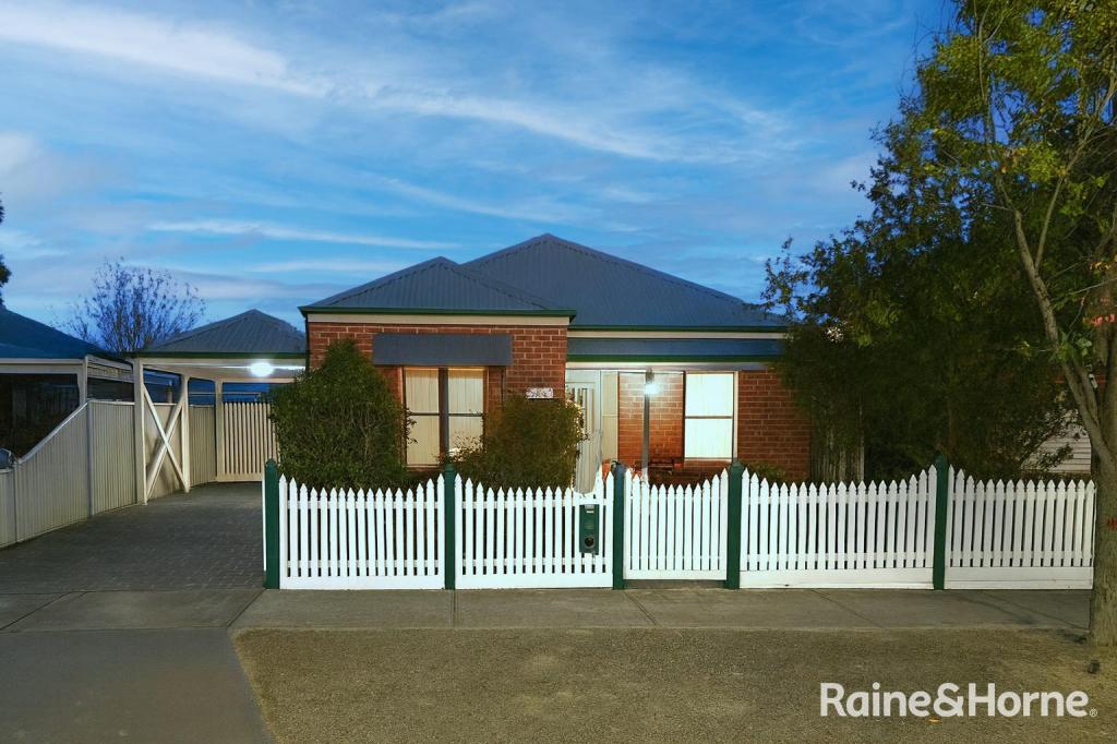 20 Holmes Way, Caroline Springs, VIC 3023
